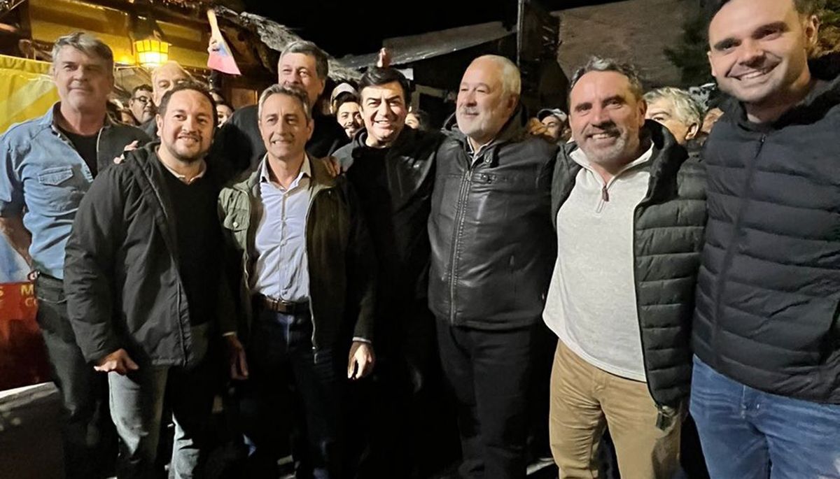 Jorge Difonso y Omar De Marchi salieron a festejar el triunfo del candidato de Encuentro por San Carlos, Alejandro Morillas.&nbsp;