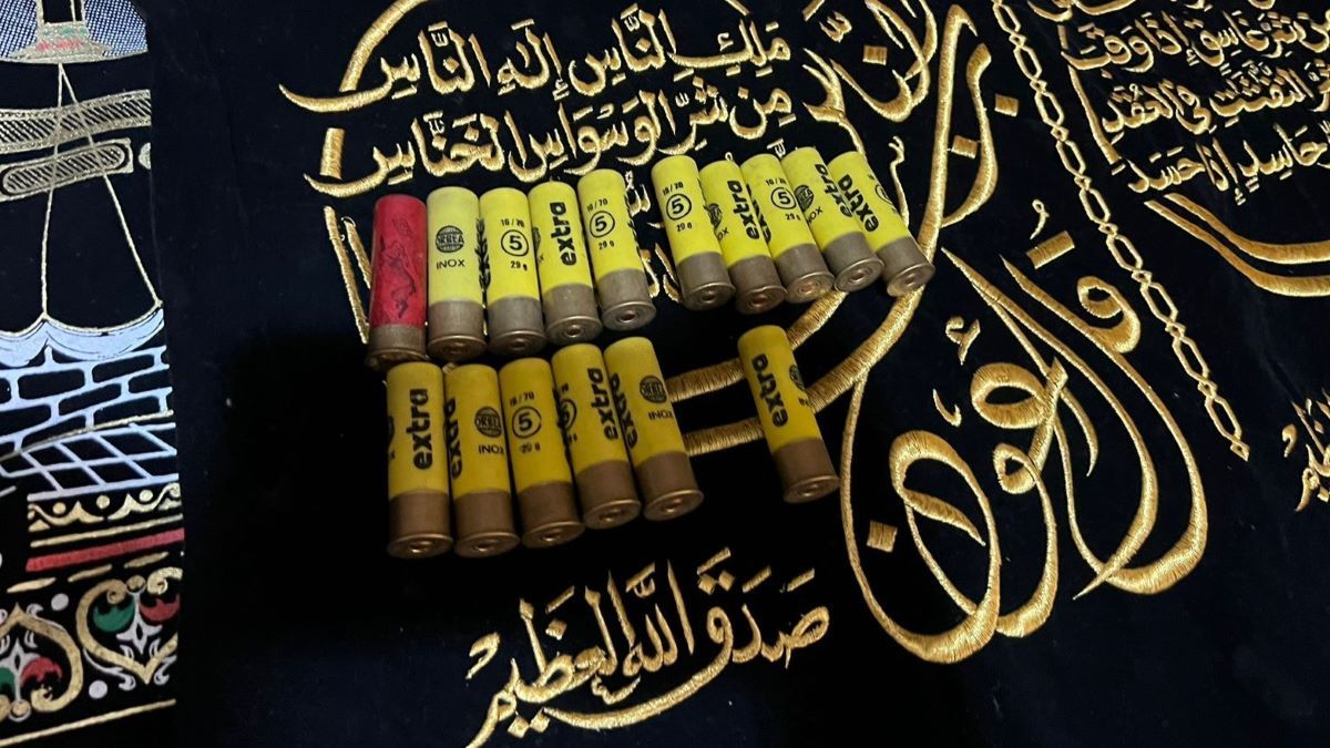 Se secuestró una gran cantidad de armas de fuego, armas blancas y dispositivos electrónicos; como así también bibliografía de origen salafista. Se secuestró una gran cantidad de armas de fuego, armas blancas y dispositivos electrónicos; como así también bibliografía de origen salafista. 