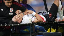 Maxi Meza sufrió una grave lesión en la caída de River frente a Boca. Maxi Meza sufrió una grave lesión en la caída de River frente a Boca.