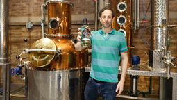 Walter Hilbing está al frente de la elaboradora de destilados que con su Hilbing London Dry Gin acaba de ganar otro gran premio internacional.