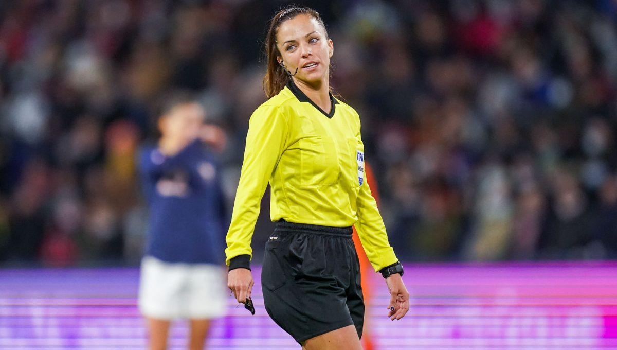 ¿Quién es Marta Huerta, primera árbitra en el fútbol profesional español masculino?