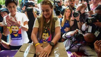 Opositores a Maduro esperan un éxito del plebiscito en Venezuela