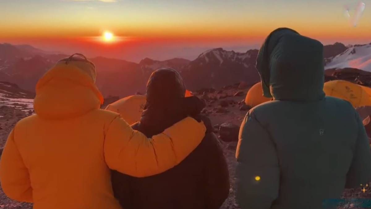 El atardecer en el campamento Nido de Cóndores es una experiencia mágica, según el equipo cumbre de El Siete que está a punto de conquistar la cima del Aconcagua.