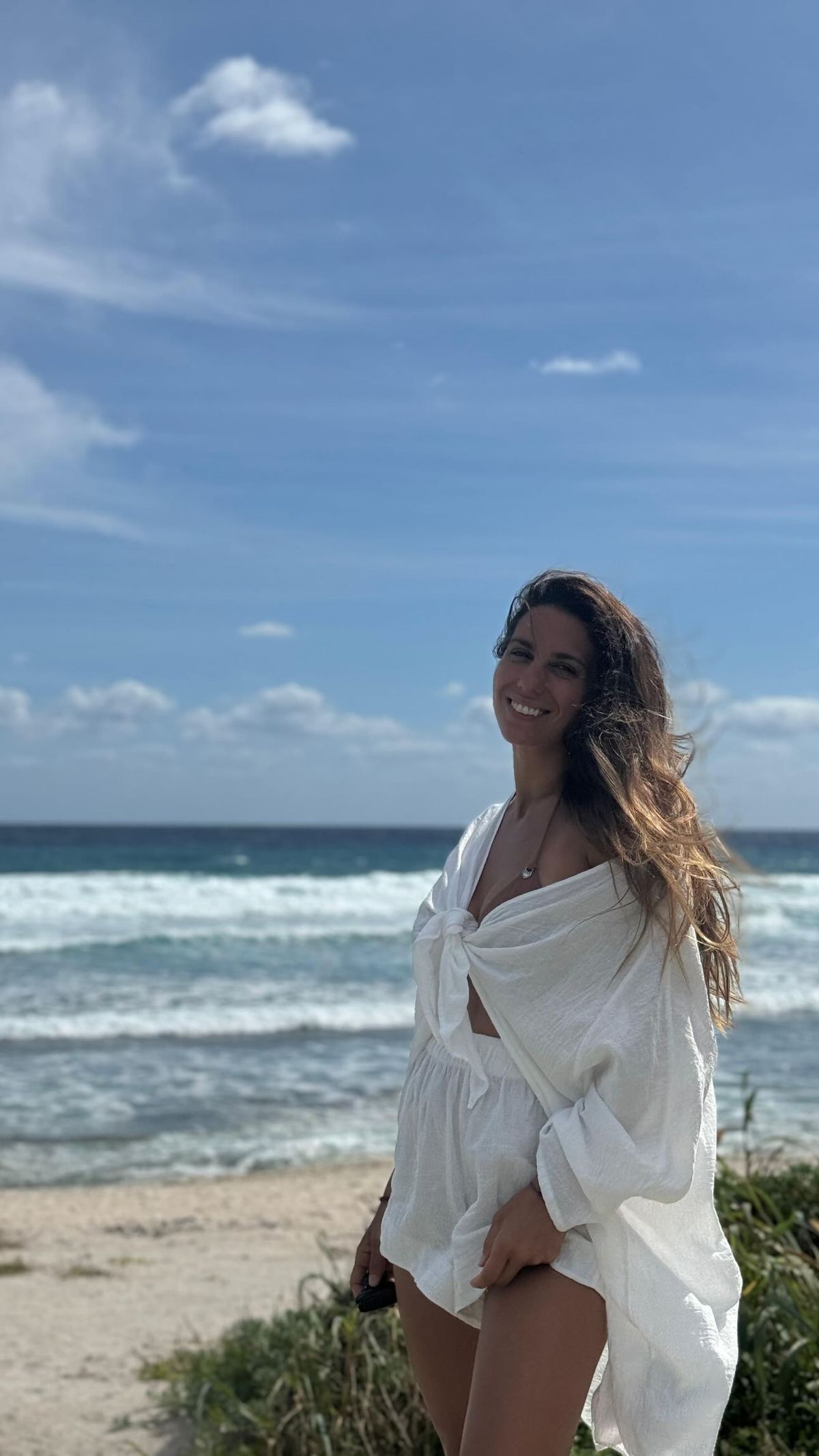 Desde Tulum, Cinthia Fernández estrena transparencias off-white, shorts XS y más. Desde Tulum, Cinthia Fernández estrena transparencias off-white, shorts XS y más.