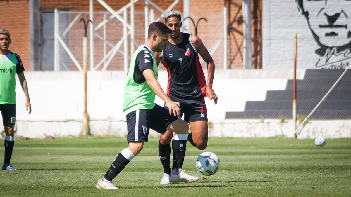 El Cruzado y el Lobo tuvieron sus primeros minutos de fútbol (UNO/Nicolás Ríos)
