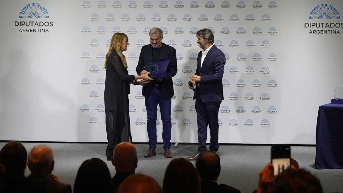 galardón fue recibido por el subsecretario de Informática y Comunicaciones, Marcelo Guiñazú, galardón fue recibido por el subsecretario de Informática y Comunicaciones, Marcelo Guiñazú,