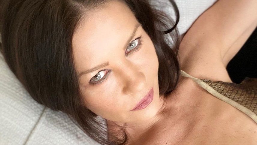 Catherine Zeta-Jones  , su sensualidad y su lujoso baño enloquecieron a todo Instagram