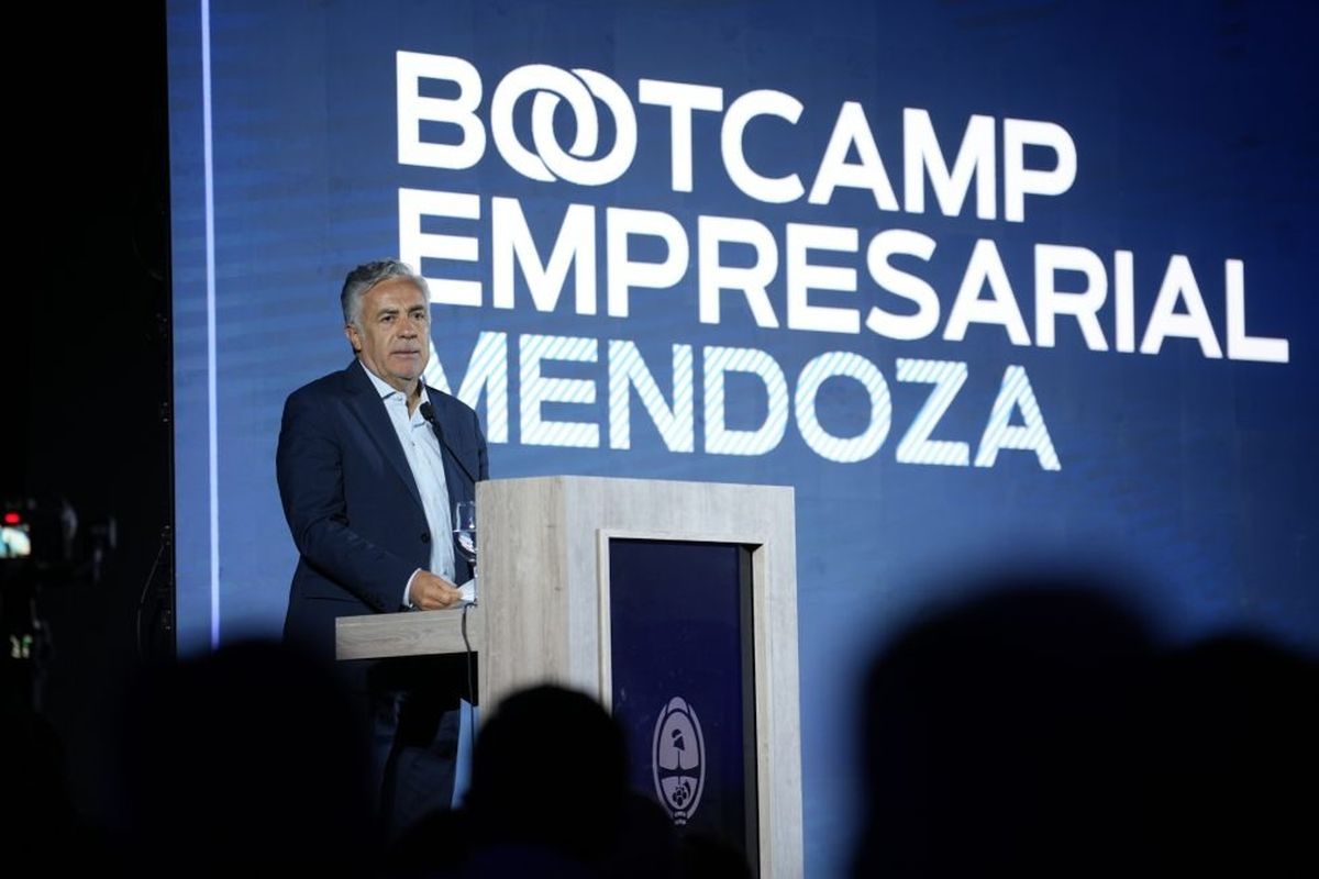 El gobernador Alfredo Cornejo en su discurso de apertura del Bootcamp Empresarial Mendoza. Gentileza