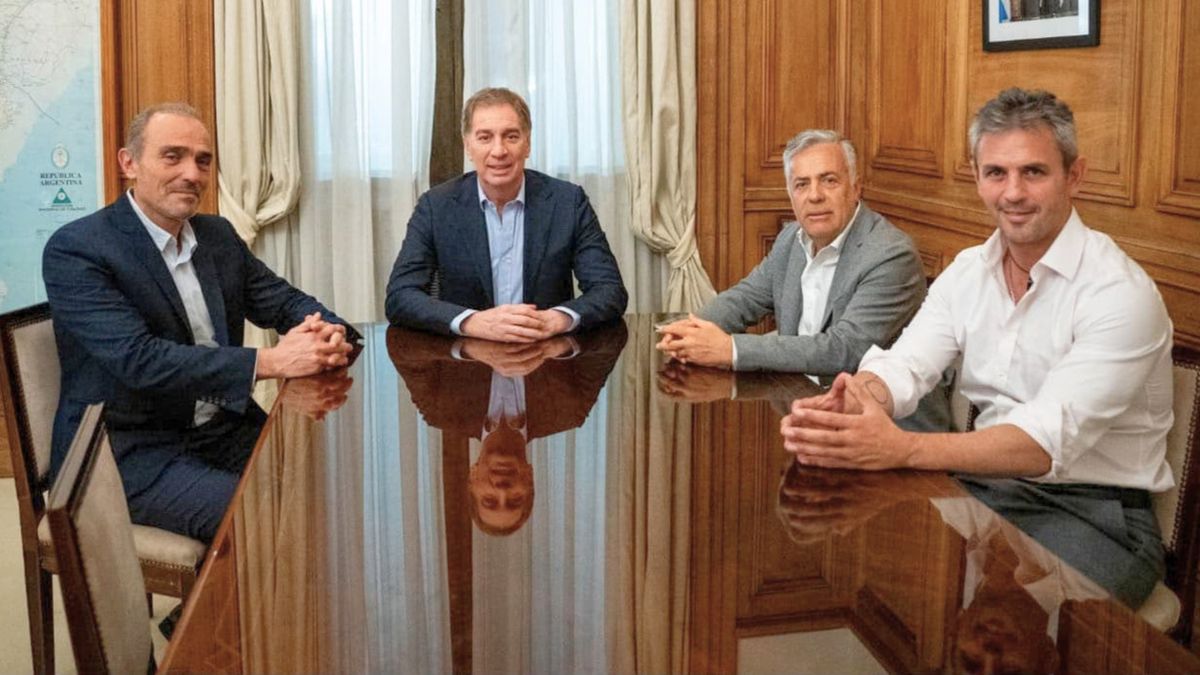 Lule Menem, Diego Santilli, Alfredo Cornejo y Martín Menem, en Casa Rosada.