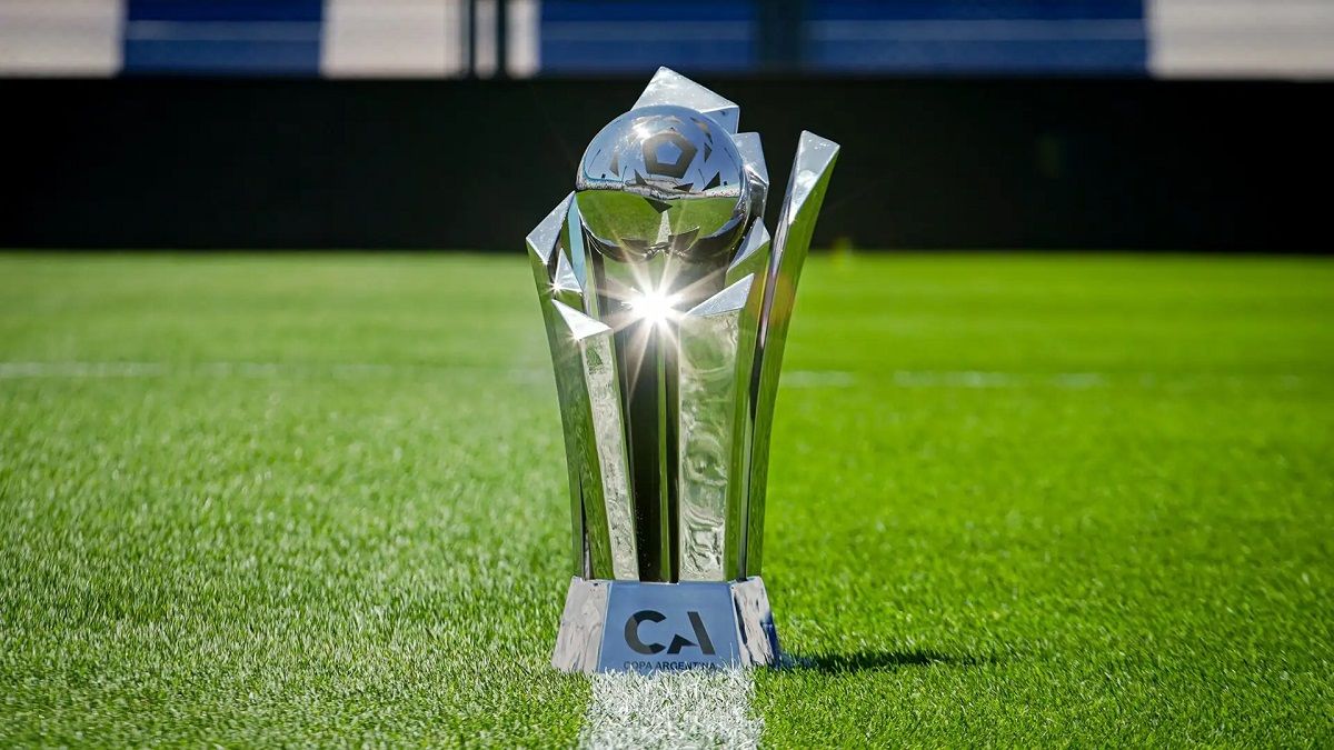 El trofeo espera por conocer a su nuvo dueño.