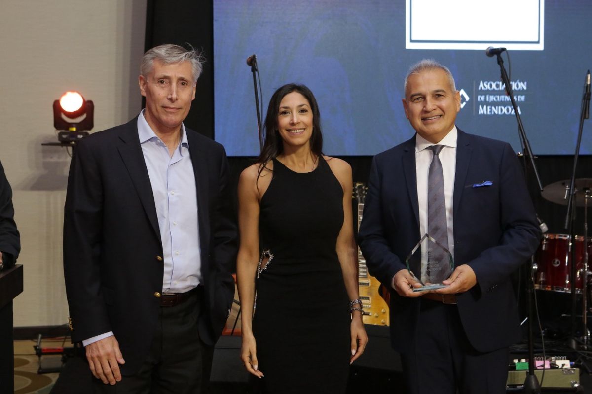 Edgardo Carbone y Alejandro García de Banco Supervielle, junto a Sabrina Salvi, integrante de AEM y Gerenta Comercial de Grupo América.