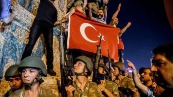 Turquía: 6.000 detenidos y vigilias por la democracia, a tres días del golpe fallido