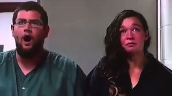 Video: la reacción de dos padres al ser acusados de la muerte de su bebé de 10 meses