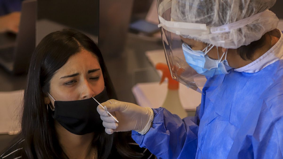 Coronavirus en Argentina. En el primer día de la semana se registraron más de 14 mil casos.