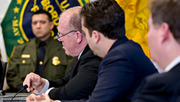 Tom Homan fue director del Servicio de Inmigración y Control de Aduanas (ICE) durante el primer mandato de Donald Trump y es considerado el artífice de la polémica política de separación de familias migrantes.