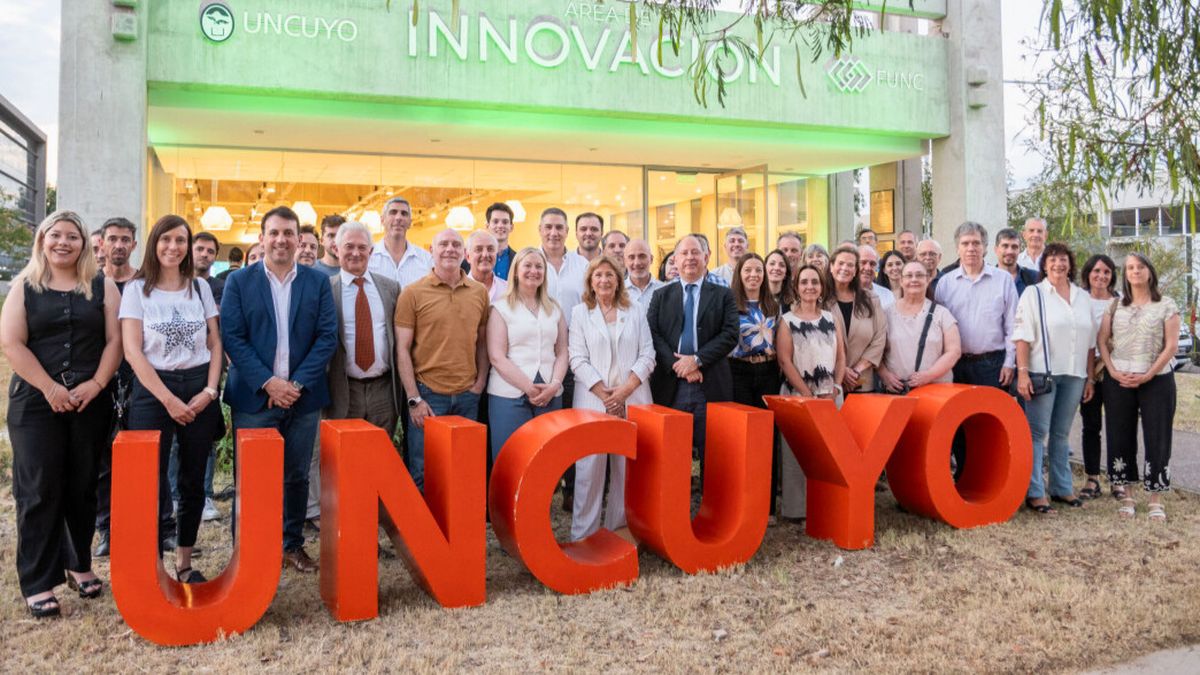 La UNCuyo lanzó una formación en Inteligencia Artificial para la gestión pública y privada