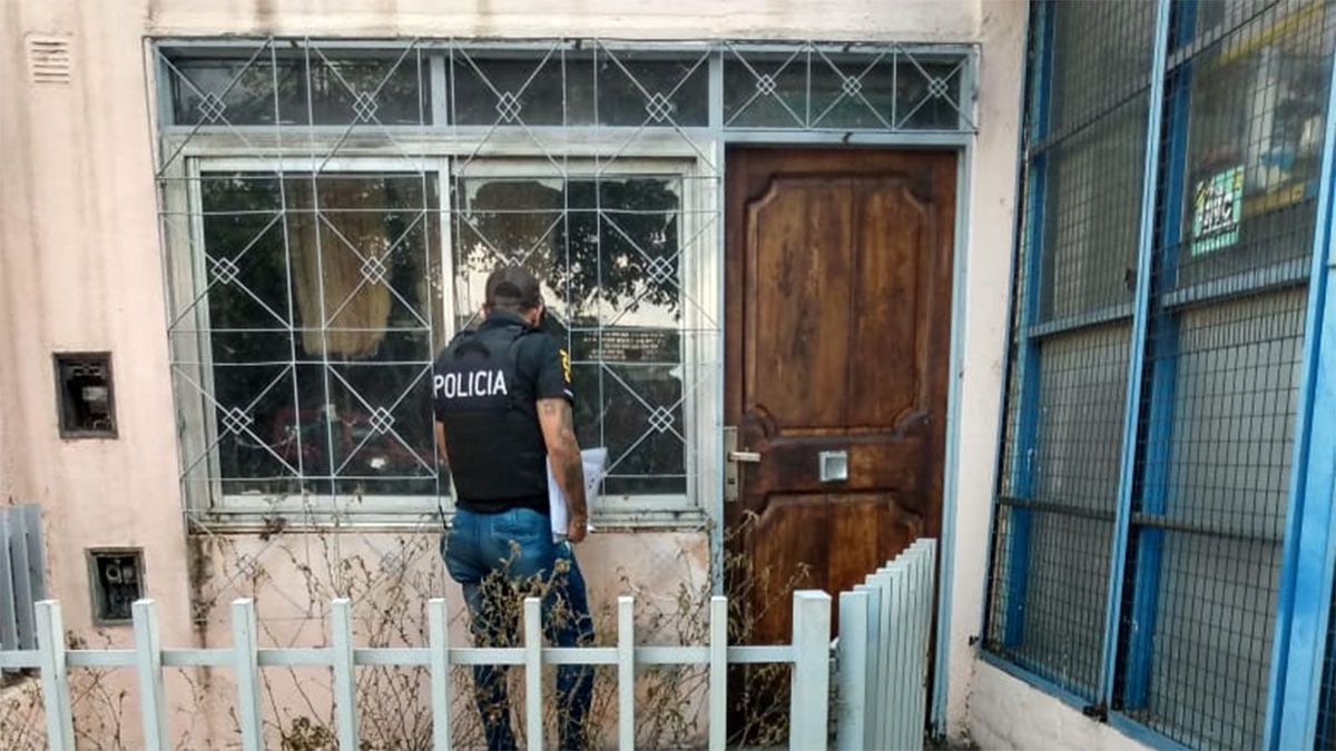 La Policía hizo el allanamiento en la mañana del viernes en la casa del horror.