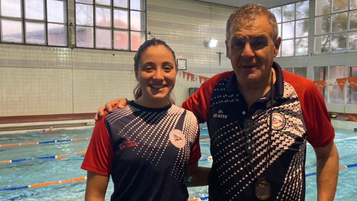 Martina Contreras y su experimentado entrenador, Claudio Capezzone