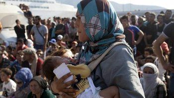Un ferri rescató a 61 inmigrantes que habían naufragado cerca de las aguas de la tragedia del niño sirio