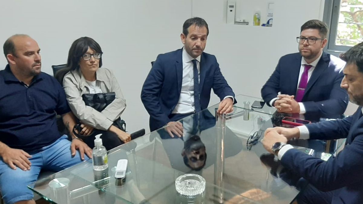 Los padres de Florencia Romano participaron de la audiencia vía Zoom desde el estudio de los abogados que los representan: Cristian Vaira Leyton y Agustín Magdalena.