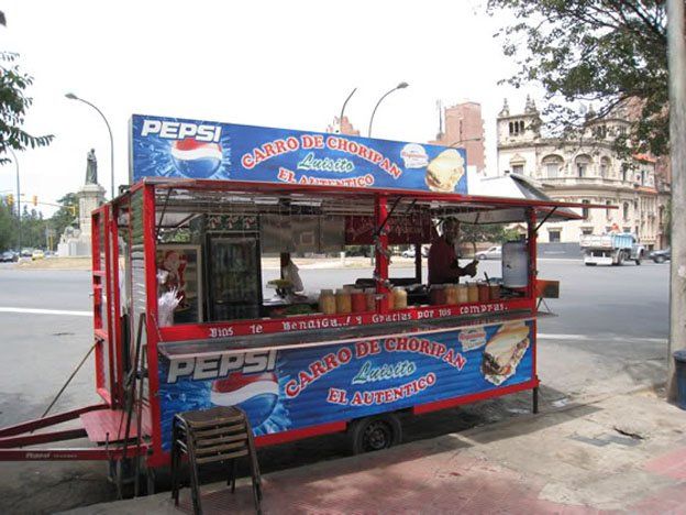 Por una ordenanza municipal, en Córdoba sólo se podrán vender choripanes de noche