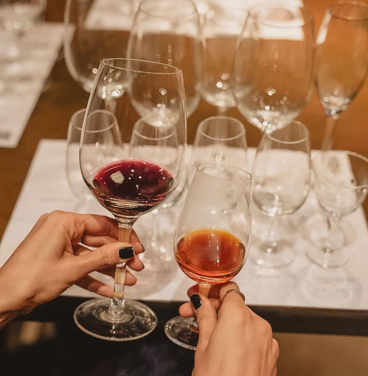 Entre copas de vino y copas de café se dio una inédita experiencia de maridaje en el nuevo restaurante de la bodega Alta Vista. Entre copas de vino y copas de café se dio una inédita experiencia de maridaje en el nuevo restaurante de la bodega Alta Vista.