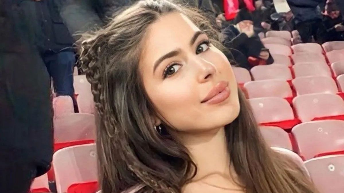 Sara Duque es la profesora de inglés de Julián Álvarez.