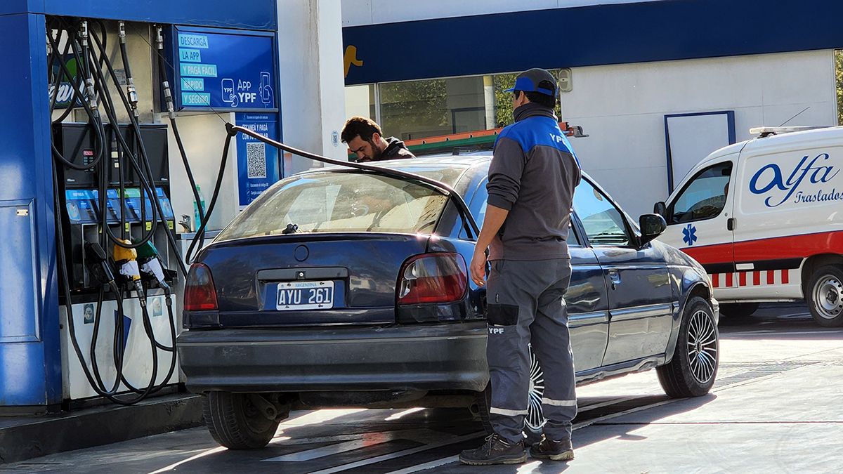 La estabilidad de los trabajadores de estaciones de servicio es un tema clave en la discusión entre el sindicato y los empresarios de cara a la implementación del autodespacho.