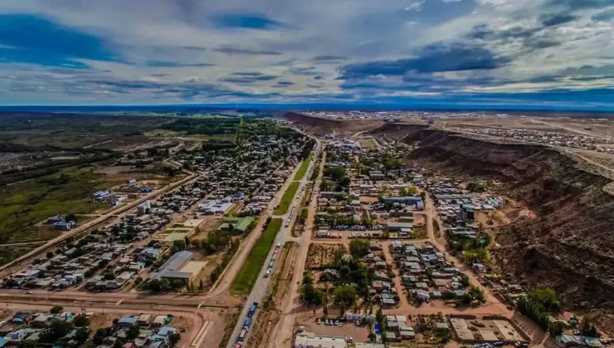 Este pueblo está rodeado por un paisaje árido y mesetario.