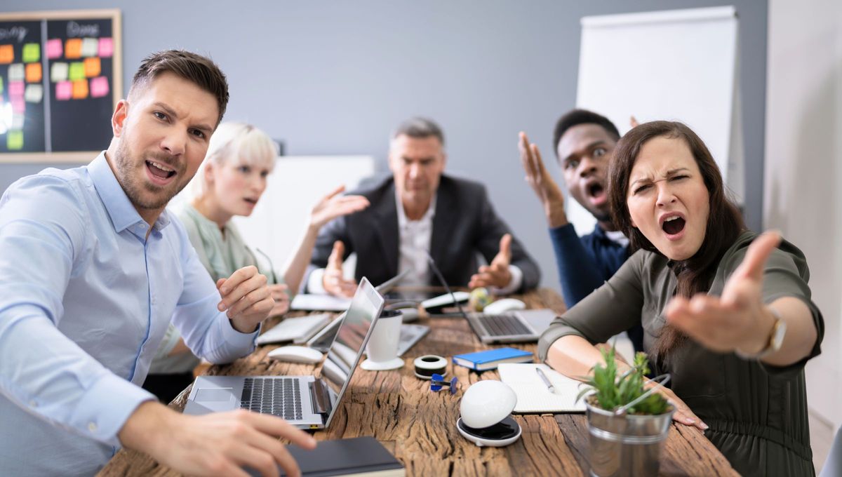 Existen personas que hacen gala de un victimismo crónico, se encuentran en un estado permanente de quejas y lamentos infundados. Esto lo podemos ver en cualquier ámbito, como de trabajo, familia, etc. Existen personas que hacen gala de un victimismo crónico, se encuentran en un estado permanente de quejas y lamentos infundados. Esto lo podemos ver en cualquier ámbito, como de trabajo, familia, etc.