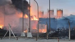 Tragedia en Plaza Hiuncul. Fatal explosión en una refinería: tres muertos y varios operarios desaparecidos