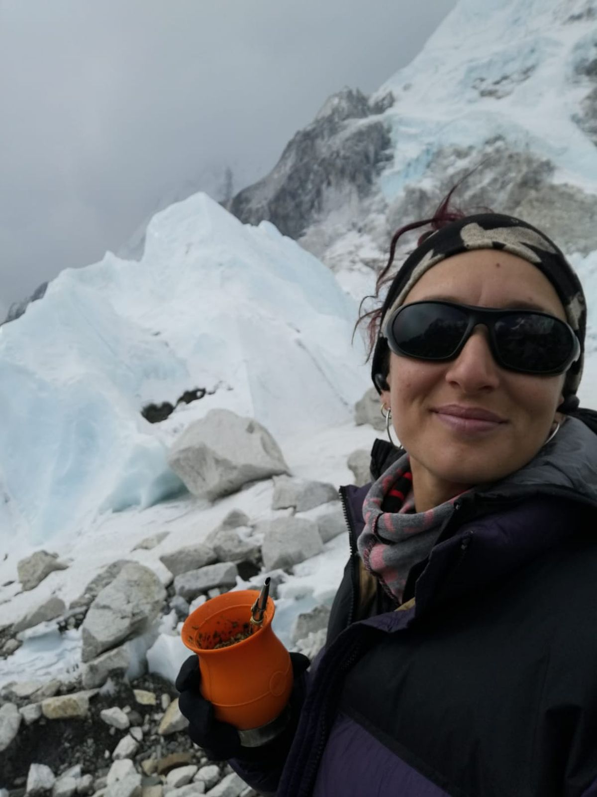 El mate la acompaña en cada expedición laboral que asume Eve Bustos, la única chef mendocina en trabajar en el Himalaya. El mate la acompaña en cada expedición laboral que asume Eve Bustos, la única chef mendocina en trabajar en el Himalaya.