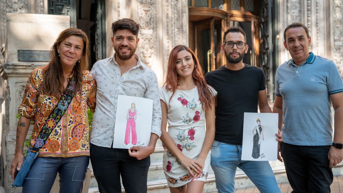 Vendimia 2023. Dalila Tahan, Nico Lara y sus colaboradores Aisha Sepúlveda y Arian Argüello posan junto al director de Producción Cultural y Vendimia, Pablo Moreno.&nbsp; &nbsp;