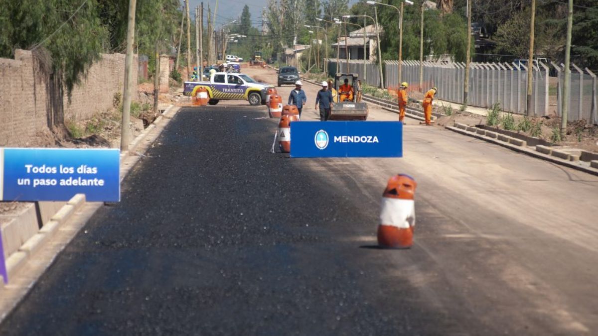 Así va quedando la obra en la calle que será alternativa del Acceso Este. Así va quedando la obra en la calle que será alternativa del Acceso Este.