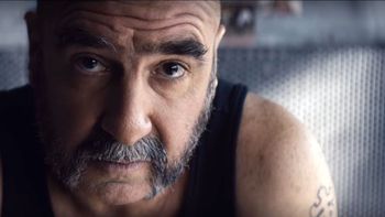 La serie de un ex crack de fútbol que la rompe en Netflix