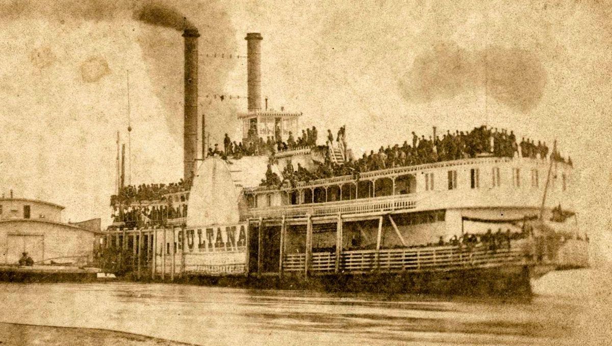 Barco SS sultana con la sobrepoblaci&oacute;n de pasajeros, muchos de ellos soldados.