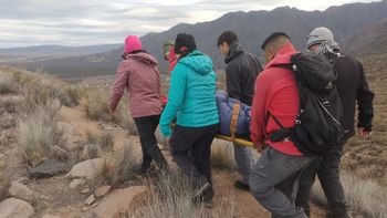 Una enfermera fue rescatada de un cerro en Cacheuta luego de caer y sufrir una triple fractura