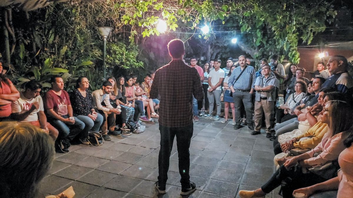 A sus 32 años, Mostaccio ya acarrea más de tres campañas electorales a sus espaldas.