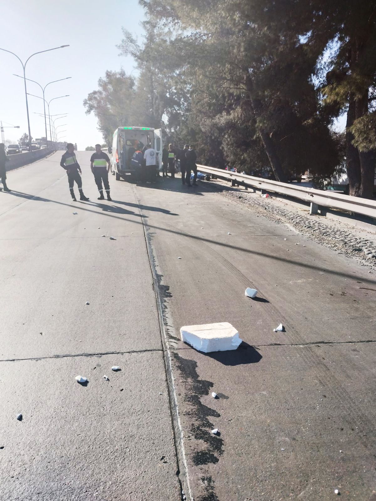 Según los peritajes iniciales, no habría participado otro vehículo en este accidente en Guaymallén. Sí se encontraron algunas piedras sueltas en la calzada, cerca del lugar del accidente fatal. Según los peritajes iniciales, no habría participado otro vehículo en este accidente en Guaymallén. Sí se encontraron algunas piedras sueltas en la calzada, cerca del lugar del accidente fatal.