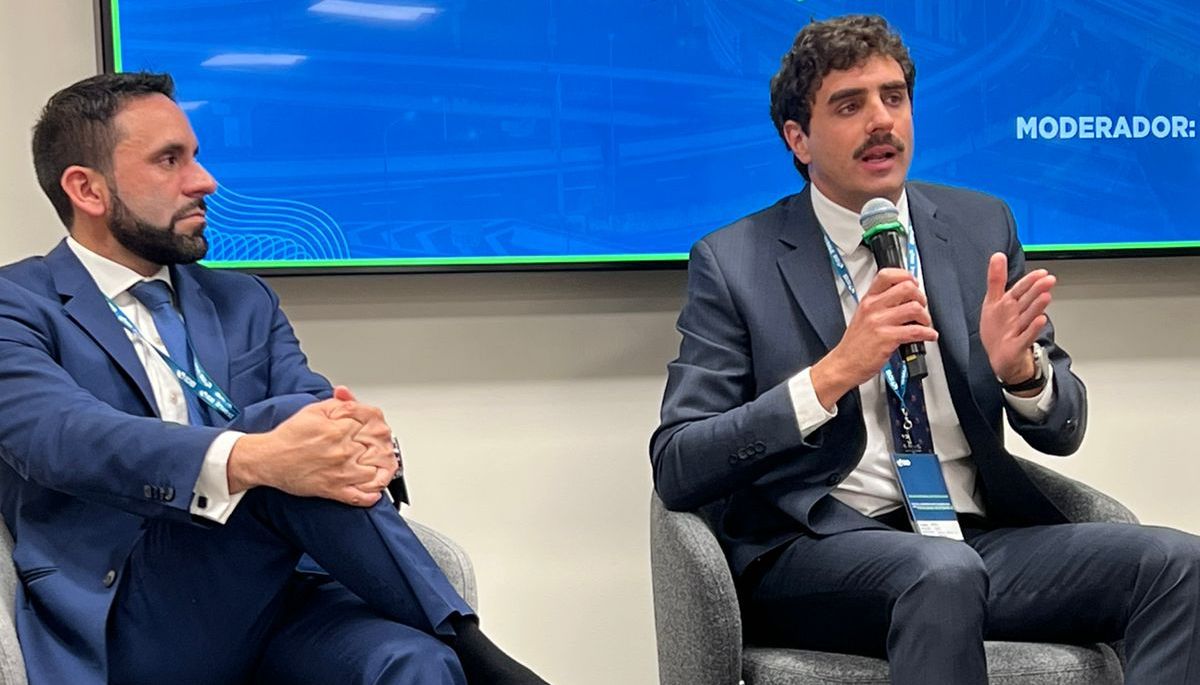 El secretario de Servicios Públicos, Natalio Mema, en su exposición en el foro del BID en Washington adonde viajó para contar cómo crece el Metrotranvía y buscar financiamiento para la última etapa.