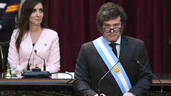 El ombligo de la política y los problemas de la gente El ombligo de la política y los problemas de la gente