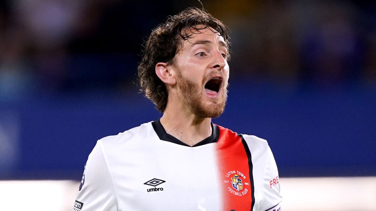 El galés Tom Lockyer encendió todas las alarmas durante el partido del Luton Town por la 17° fecha de la Premier League. El galés Tom Lockyer encendió todas las alarmas durante el partido del Luton Town por la 17° fecha de la Premier League.