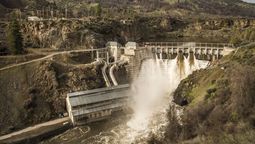 estados unidos revive un rio volando por los aires 4 presas: la mayor eliminacion de la historia luego de un siglo