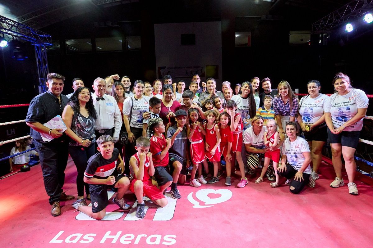 El boxeo dio su presentación más solidaria para Juanita y su familia.