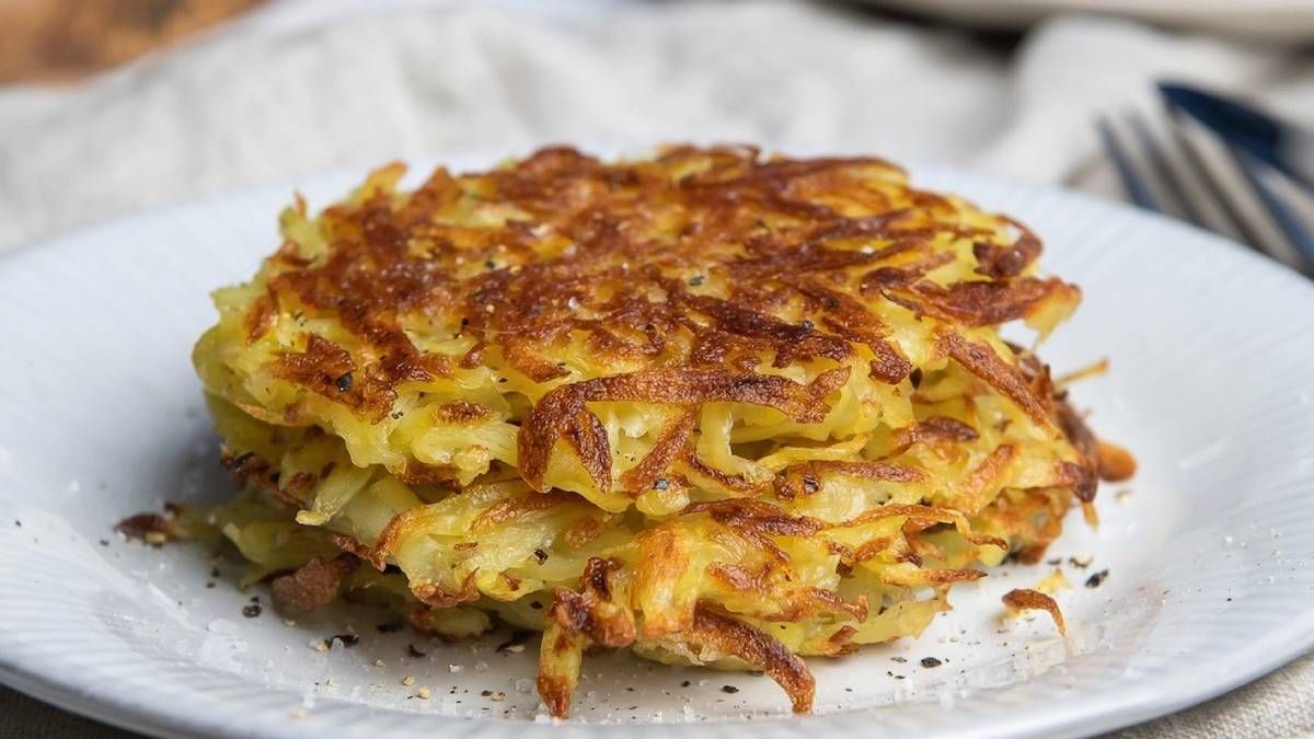 Recetas: aprende a preparar las papas rosti fáciles, con cebolla, queso y manteca. Foto. gentileza mashed. Recetas: aprende a preparar las papas rosti fáciles, con cebolla, queso y manteca. Foto. gentileza mashed.