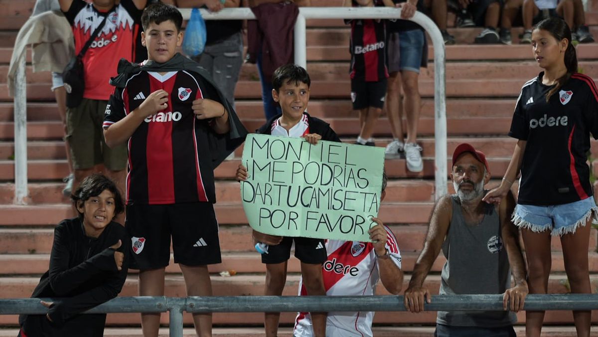 Pese a la irregularidad de los últimos tiempos, miles de mendocinos fueron a alentar a River.