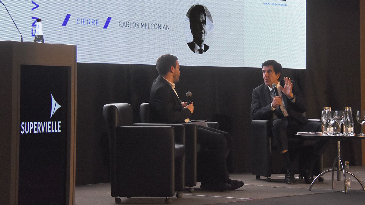 El cierre de la charla fue liderado por el ex presidente del Banco de la Nación Argentina Carlos Melconian.