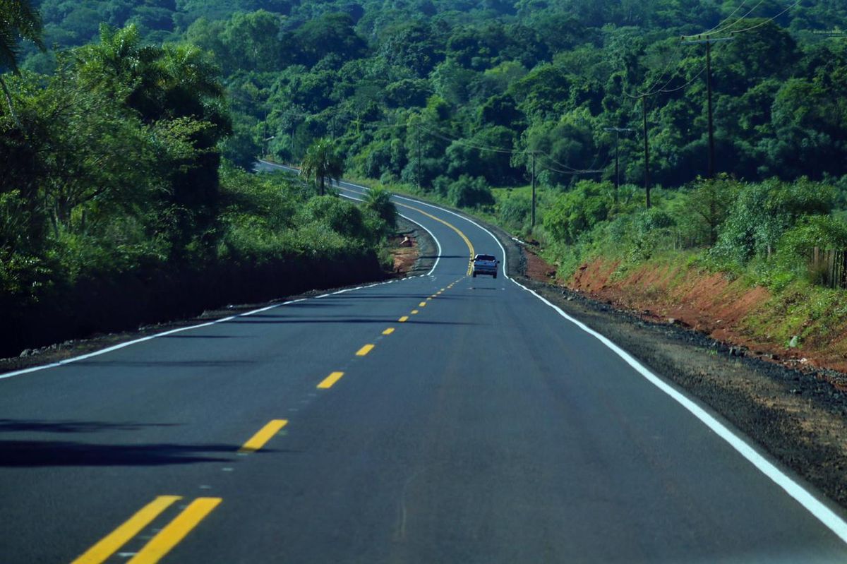 Un nene de 12 años desapareció y la policía lo halló atado de pies y manos en una ruta. Un nene de 12 años desapareció y la policía lo halló atado de pies y manos en una ruta.
