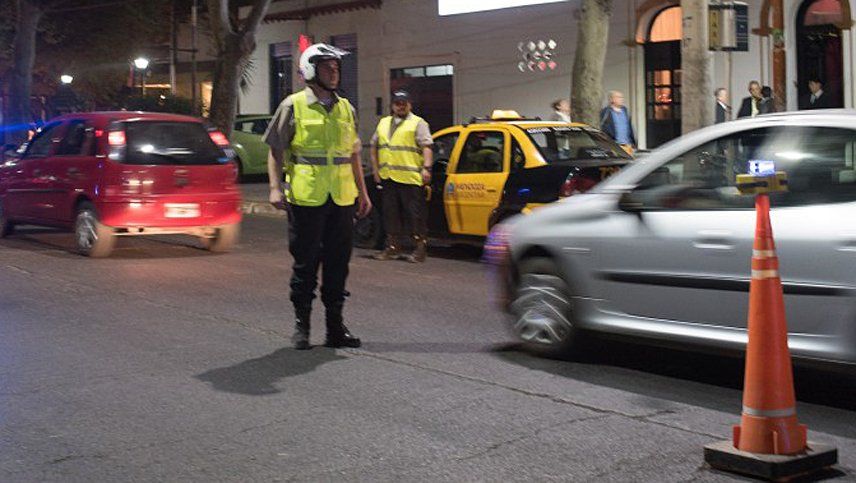 Controles de tránsito. Mejor tener los papeles al día. 