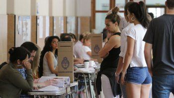 Elecciones: pidieron vacunar al personal que trabaje en los comicios